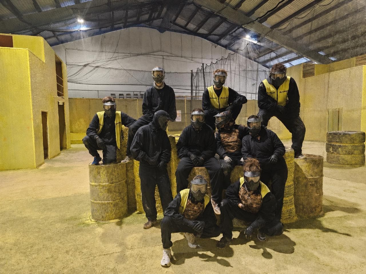 Firmengruppe in der Paintball Arena